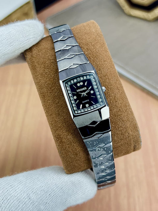 Luxury Ladies Bracelet Watch – Stylish Silver Metal Strap Quartz Wrist Watch for Women